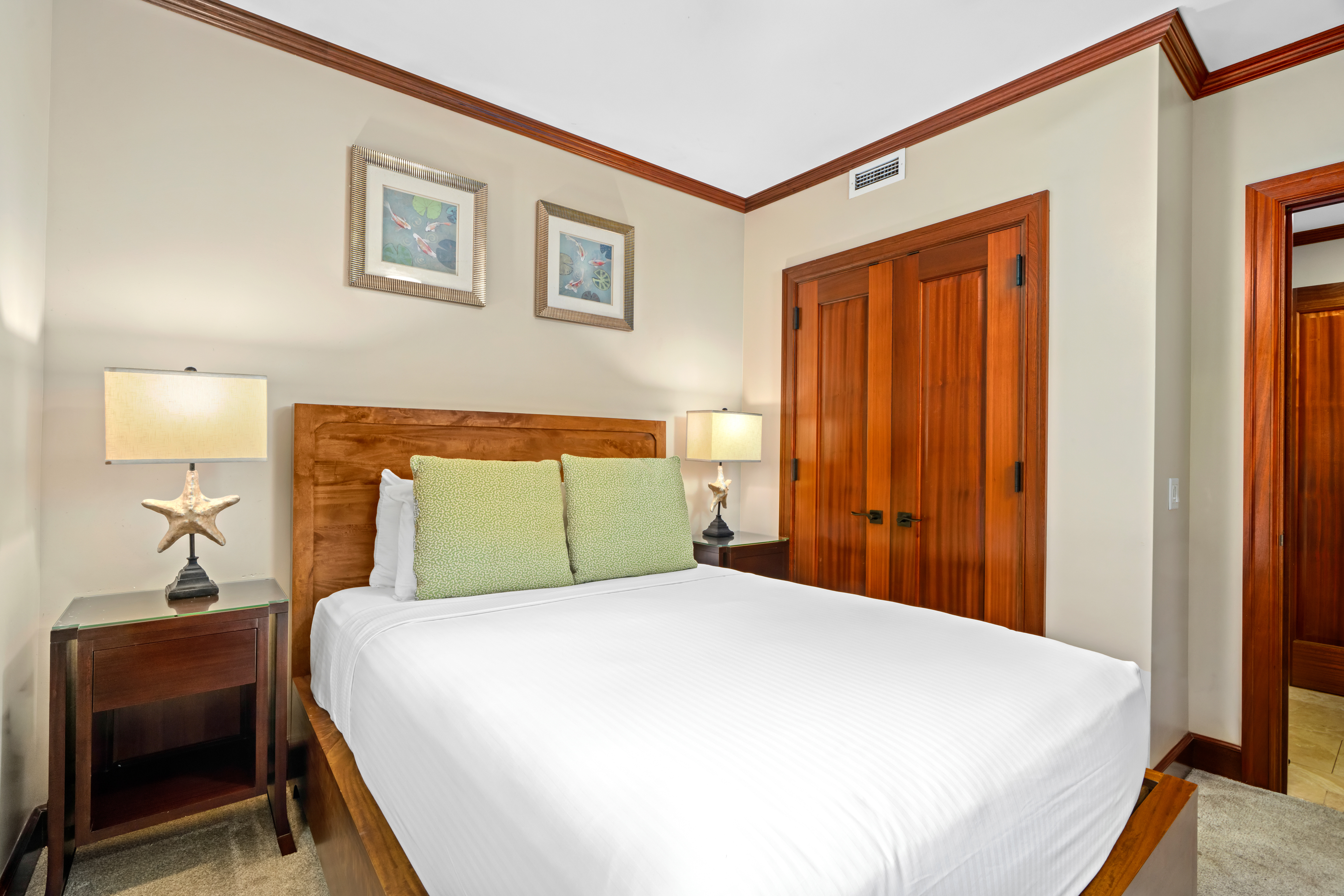 2641 Poipu Road, Unit 1107 Koloa, HI 96756 - Photo 12 of 22 a bedroom with a bed and a lamp