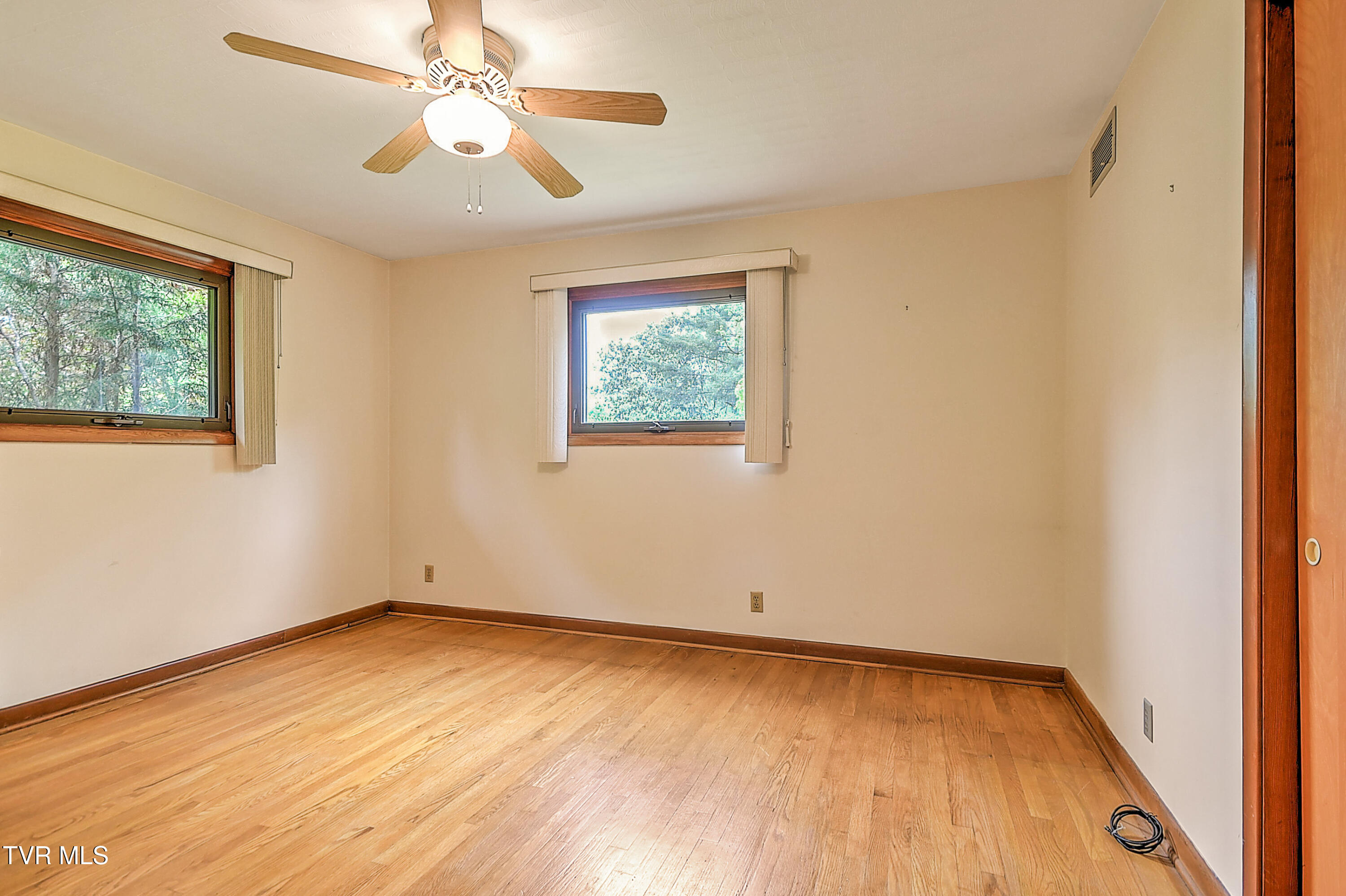 1921 Edens Ridge Road Kingsport, TN 37664 - Photo 14 of 80 1921 Edens Ridge RH-14