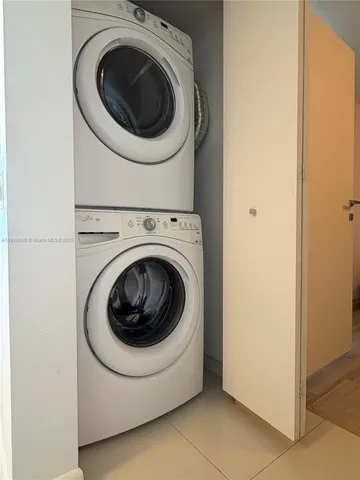 $4,400 | 1300 Brickell Bay Drive, Unit 1607, Miami, FL 33131