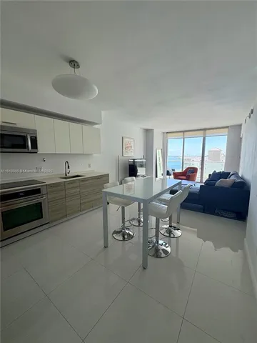 $4,400 | 1300 Brickell Bay Drive, Unit 1607, Miami, FL 33131