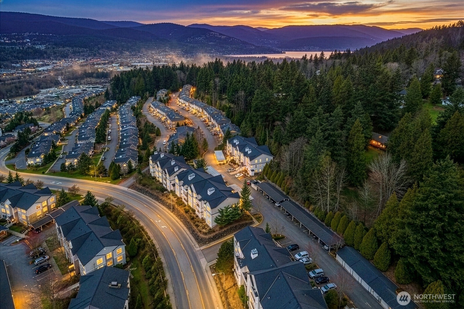 23420 Southeast Black Nugget Road, Unit F302 Issaquah, WA 98029 - Photo 18 of 19 a view of city and mountain