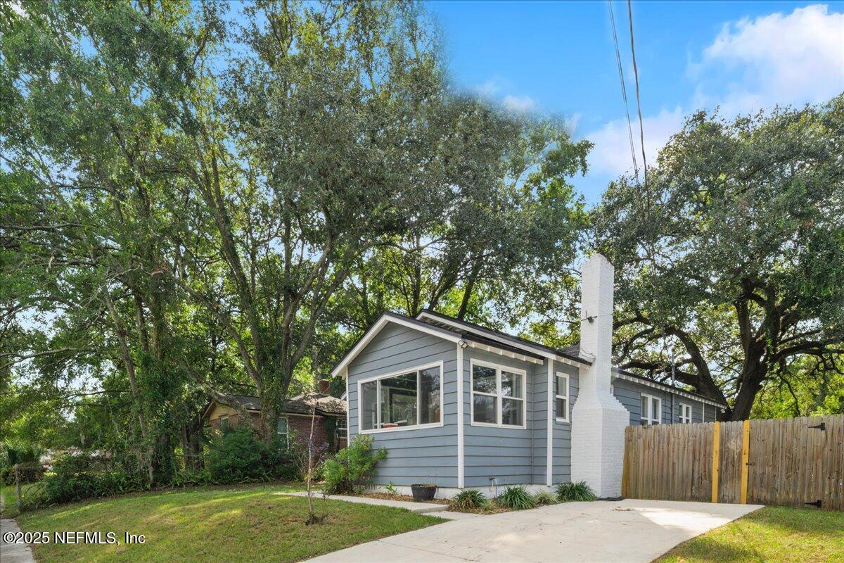 2262 Bayview Road Jacksonville, FL 32210 - Photo 3 of 27 a front view of a house with garden
