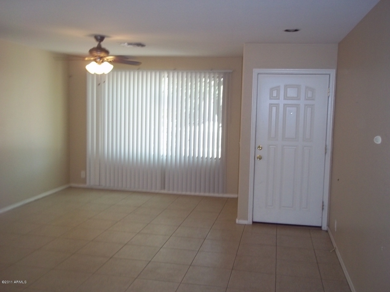8954 West Ocotillo Road Glendale, AZ 85305 - Photo 2 of 18 Living Room