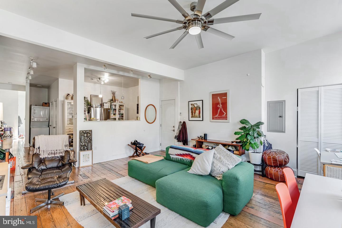 519 South 5th Street Philadelphia, PA 19147 - Photo 7 of 17 a living room with furniture