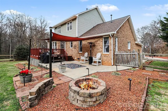 a view of a house with backyard and sitting area