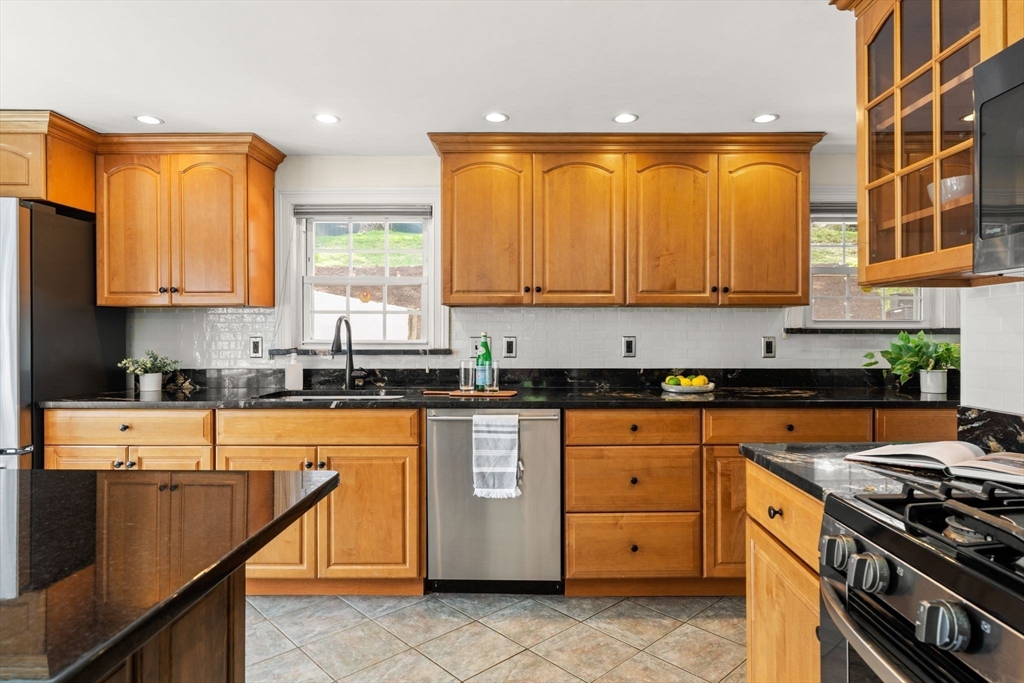 334 Mystic Street Arlington, MA 02474 - Photo 9 of 38