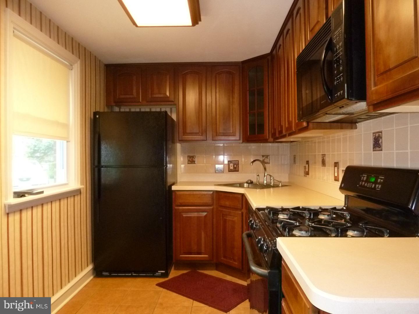220 Earlington Road Havertown, PA 19083 - Photo 8 of 17