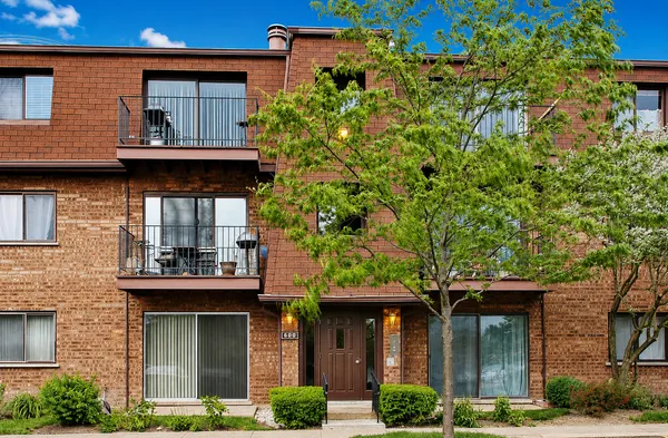 $259,000 | 600 Cobblestone Circle, Unit F, Glenview, IL 60025