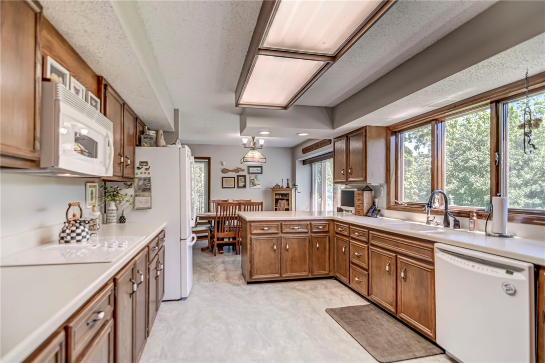 3058 Blackstone Drive Decatur, IL 62522 - Photo 12 of 48