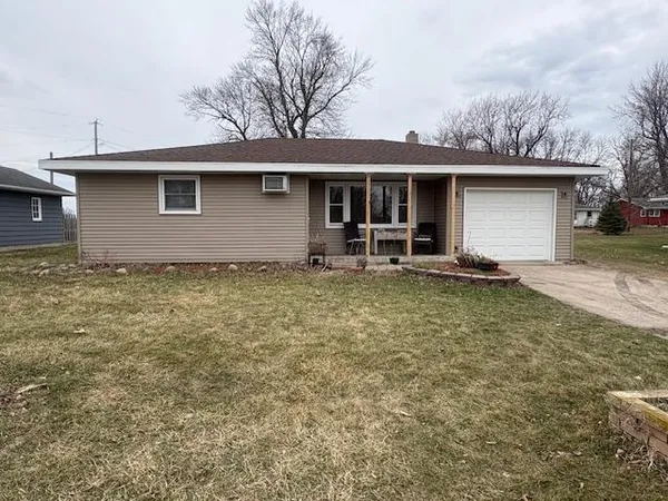 $195,000 | 300 6th Street West, Hector, MN 55342