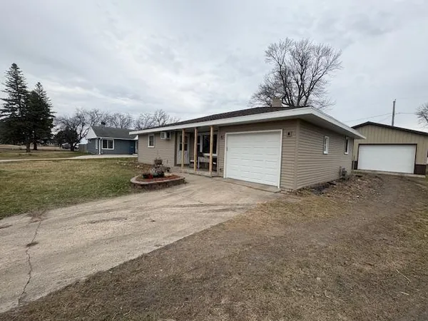 $195,000 | 300 6th Street West, Hector, MN 55342