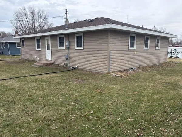 $195,000 | 300 6th Street West, Hector, MN 55342