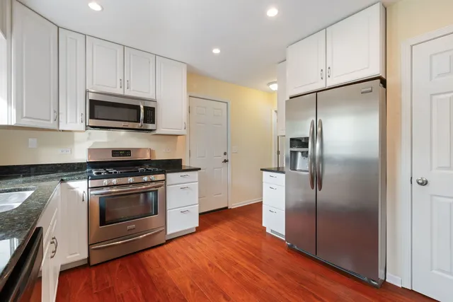 $479,900 | 21625 West Ravine Drive, Lake Zurich, IL 60047