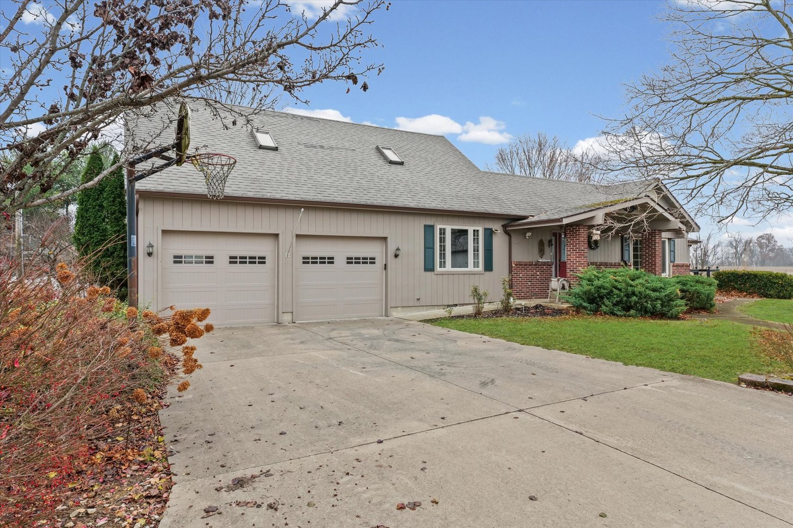 a view of a house with a yard and garage