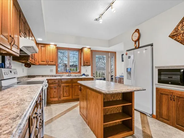 $510,000 | 15742 Moody Road, Oakland, IL 61943