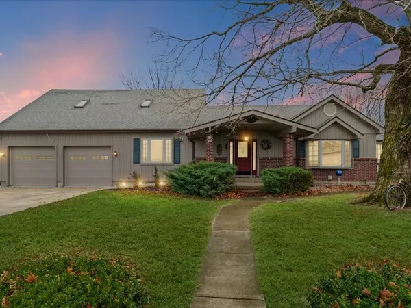 $510,000 | 15742 Moody Road, Oakland, IL 61943