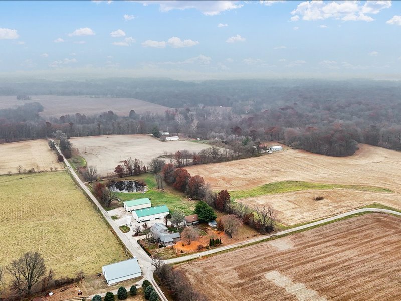 15742 Moody Road Oakland, IL 61943 - Photo 3 of 48 a view of a terrace view