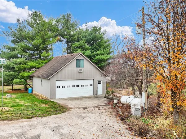$510,000 | 15742 Moody Road, Oakland, IL 61943