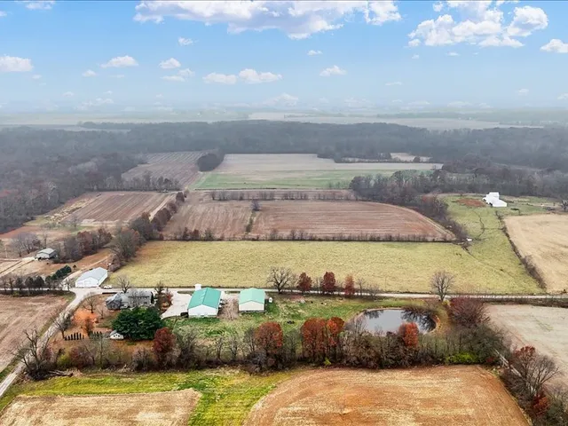 $510,000 | 15742 Moody Road, Oakland, IL 61943