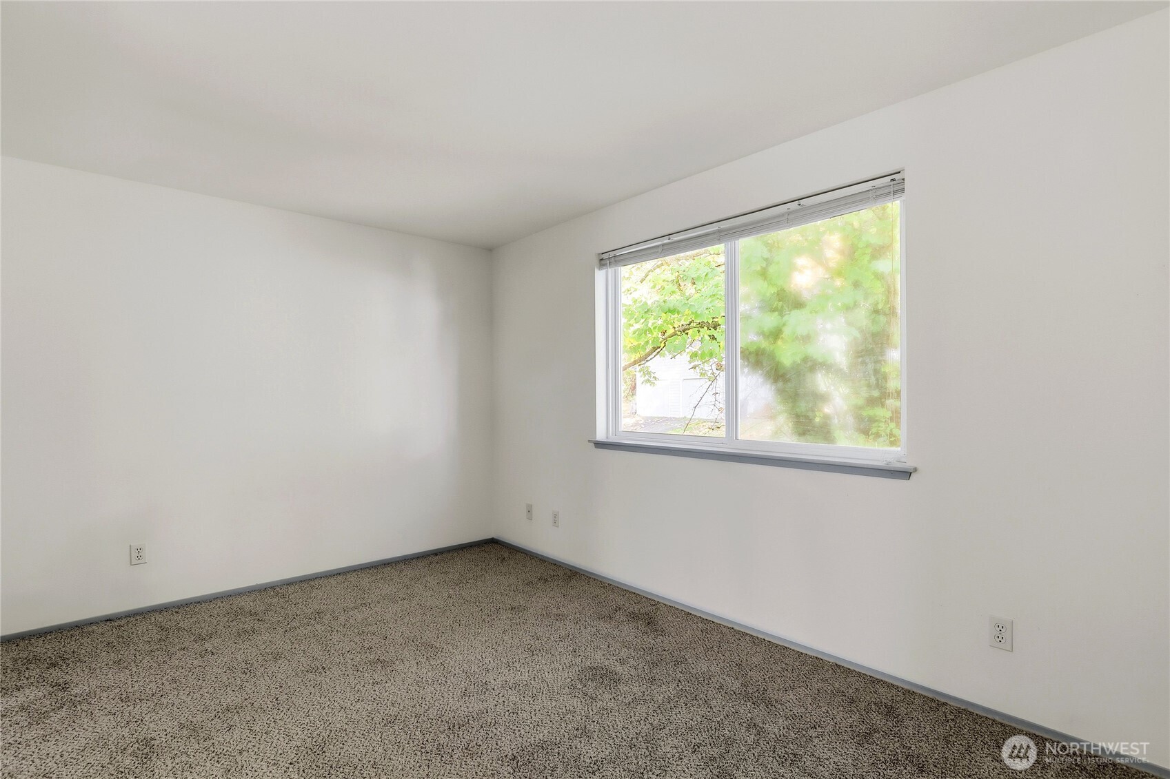 2800 Pine Road Northeast Bremerton, WA 98310 - Photo 14 of 38 an empty room with a window