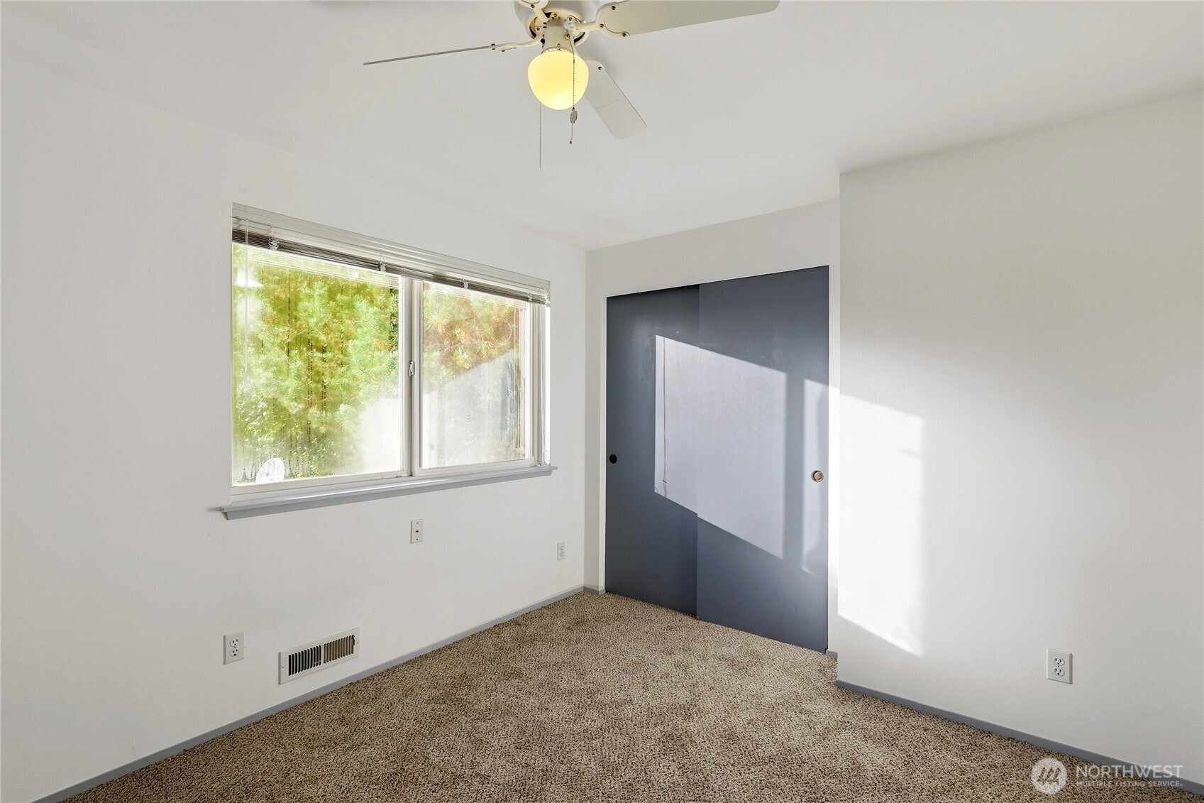 2800 Pine Road Northeast Bremerton, WA 98310 - Photo 15 of 38 an empty room with window