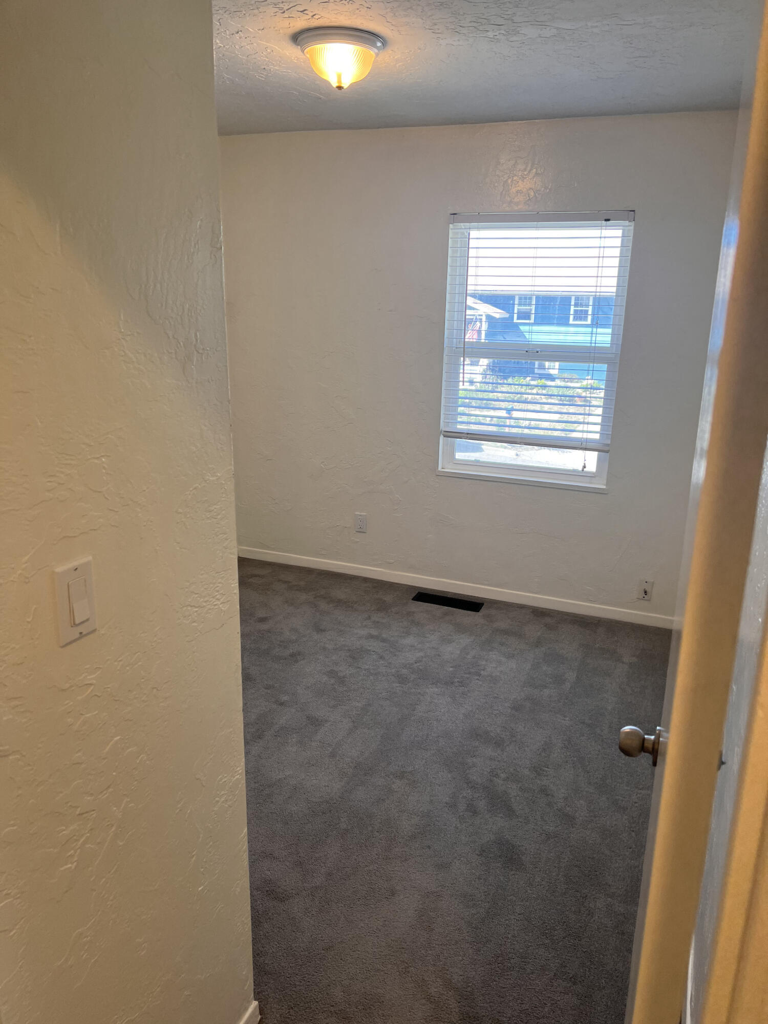 545 Sunbeam Road, Unit A Lompoc, CA 93436 - Photo 8 of 15 an empty room with a window