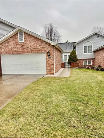 $173,900 | 6320 Squire Lake Drive, Flushing, MI 48433