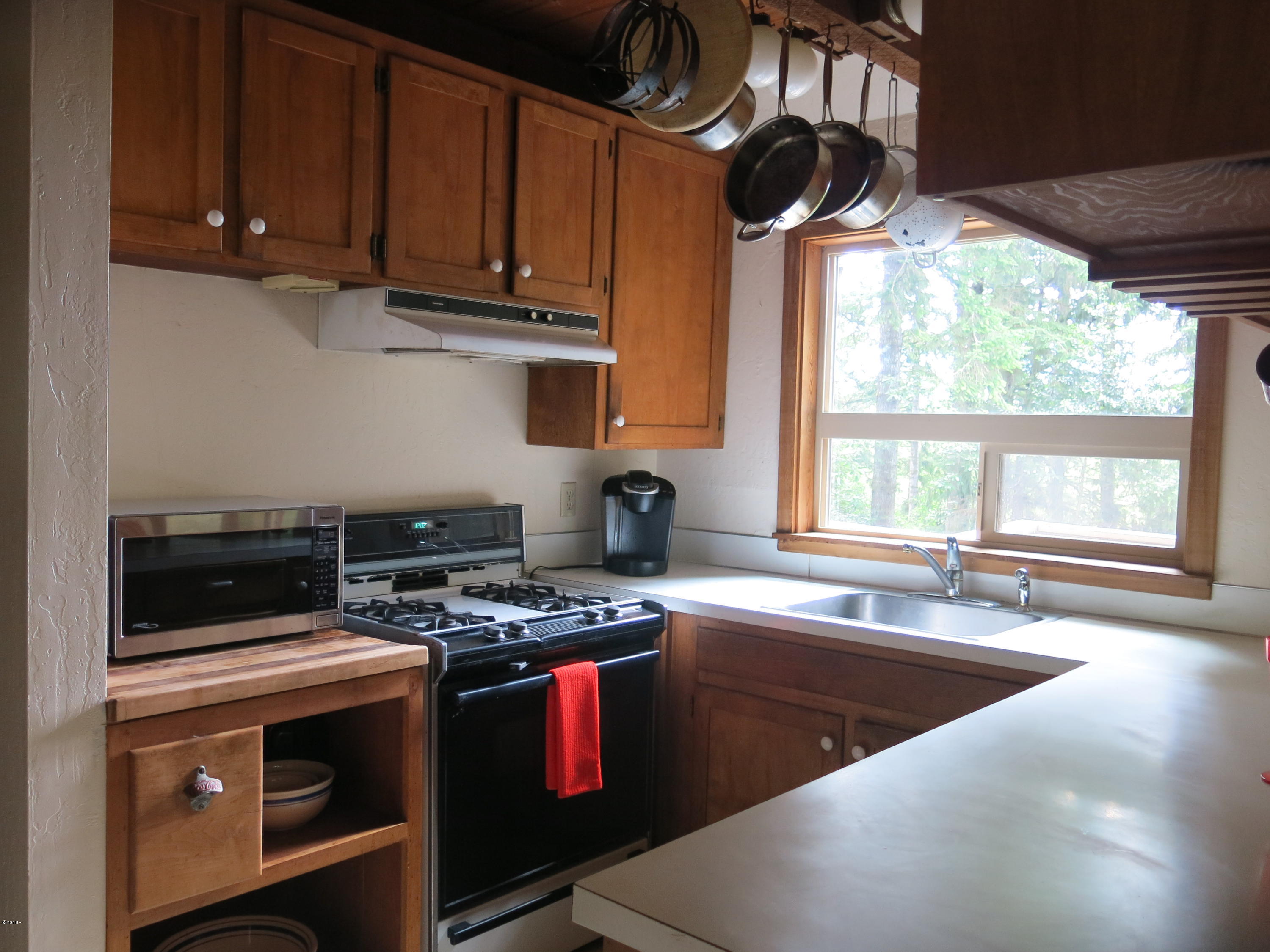 6802 Northeast Highland Road Otis, OR 97368 - Photo 7 of 19 Kitchen