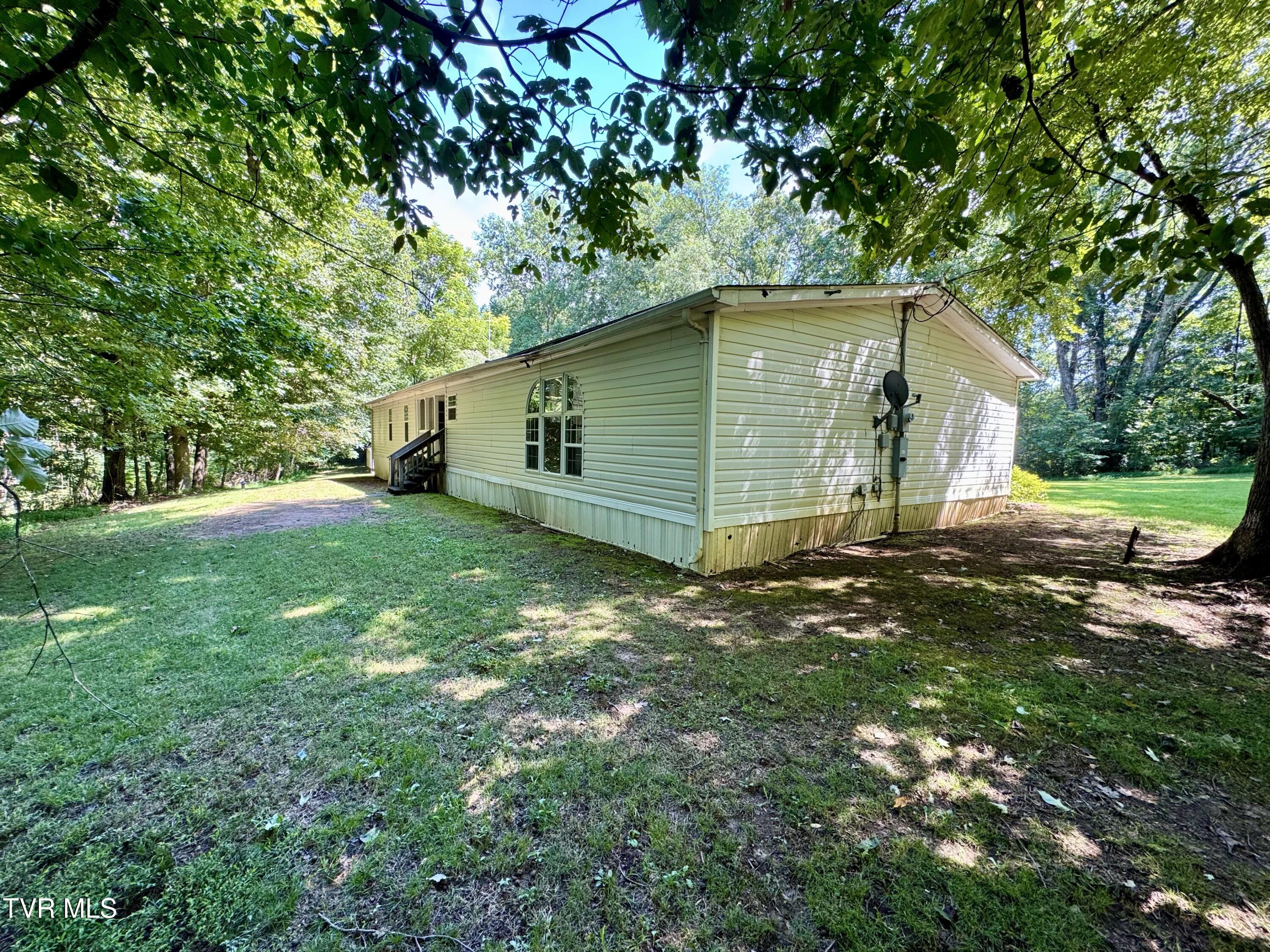 2027 Snowflake Road Gate City, VA 24251 - Photo 4 of 53 IMG_4214