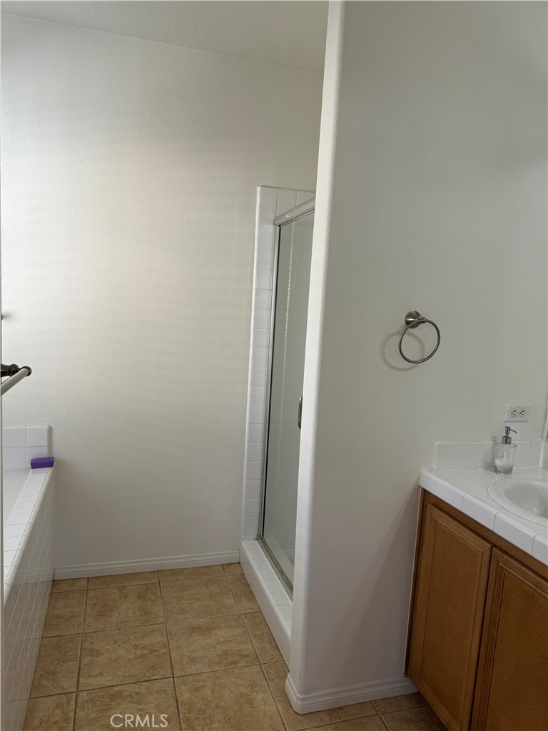 2986 Arbolitos Lane, Unit B Simi Valley, CA 93063 - Photo 16 of 36 a view of bathroom