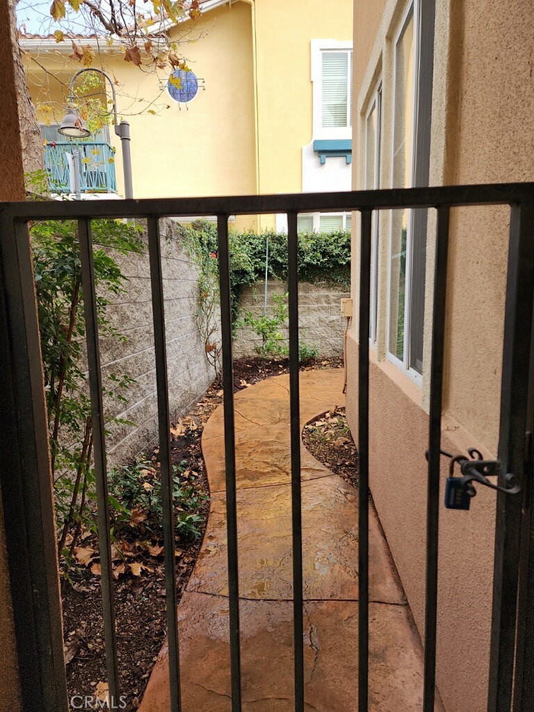 2986 Arbolitos Lane, Unit B Simi Valley, CA 93063 - Photo 22 of 36