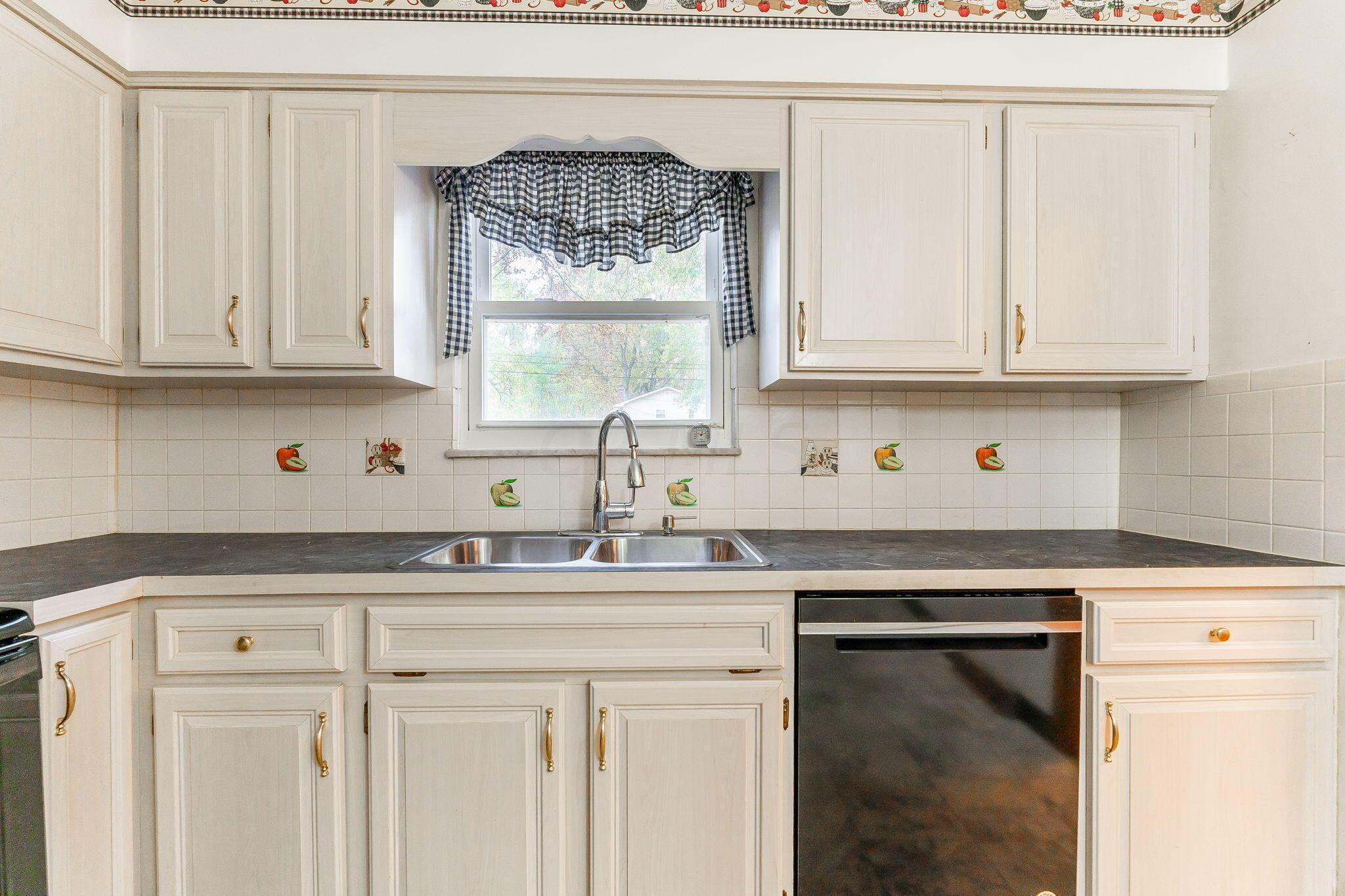 137 Somerset Road Delaware, OH 43015 - Photo 17 of 55 137 Somerset Rd-36