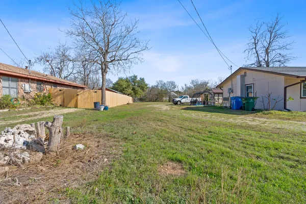 a view of a house with yard and tree s