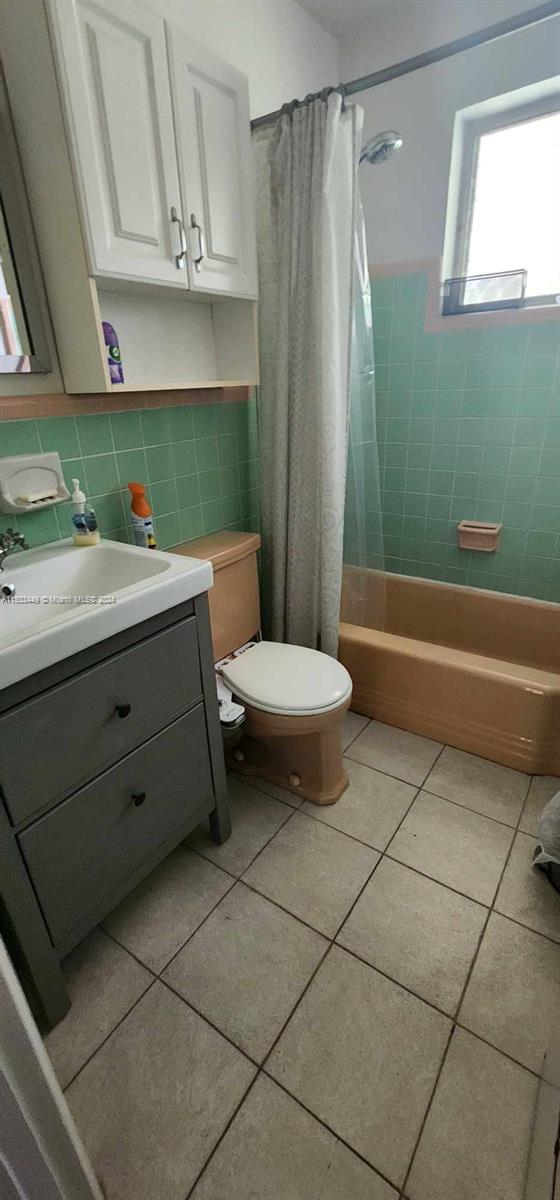 60 Northwest 79th Street, Unit 28 Miami, FL 33150 - Photo 8 of 28 a bathroom with a sink a toilet and a bathtub