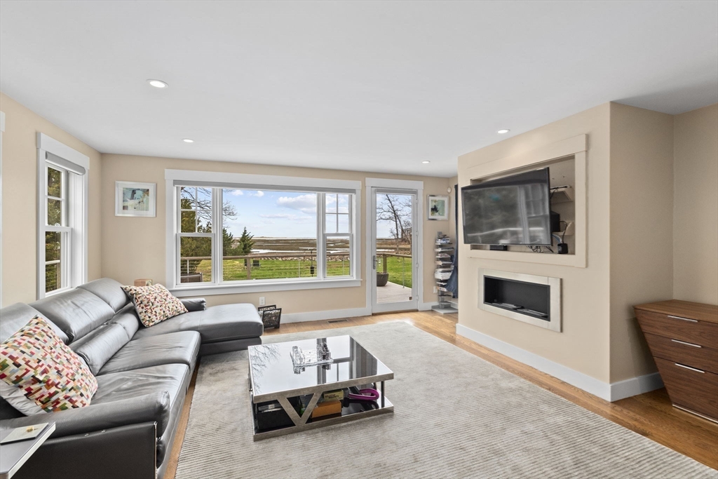 210 Damons Point Road Marshfield, MA 02050 - Photo 20 of 42