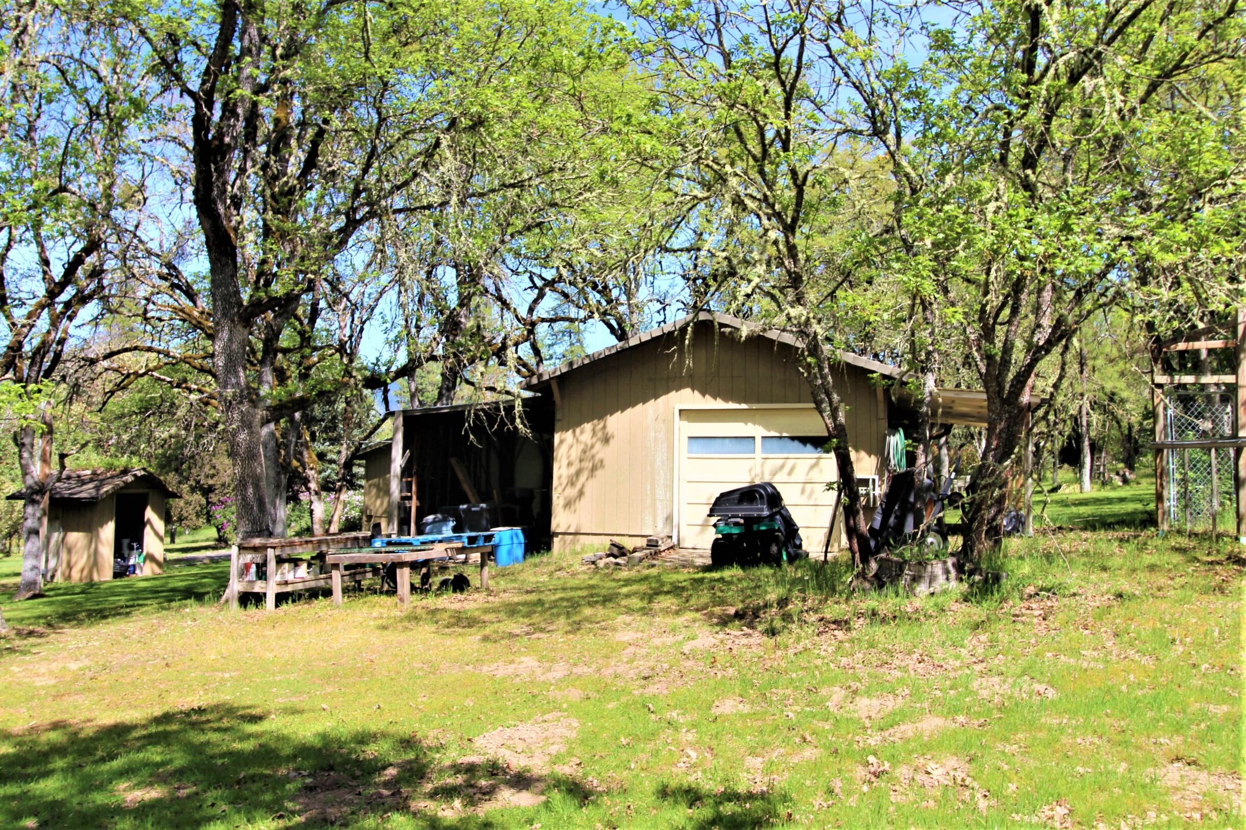 1333 Upper Applegate Road Jacksonville, OR 97530 - Photo 32 of 38 1333 detached garage