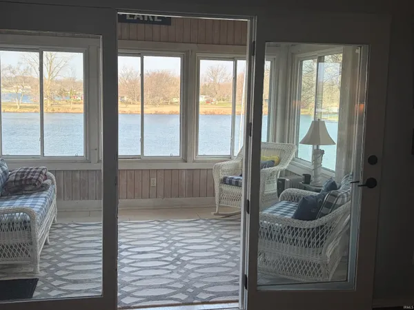 $523,000 | 10501 North B Drive, Kendallville, IN 46755