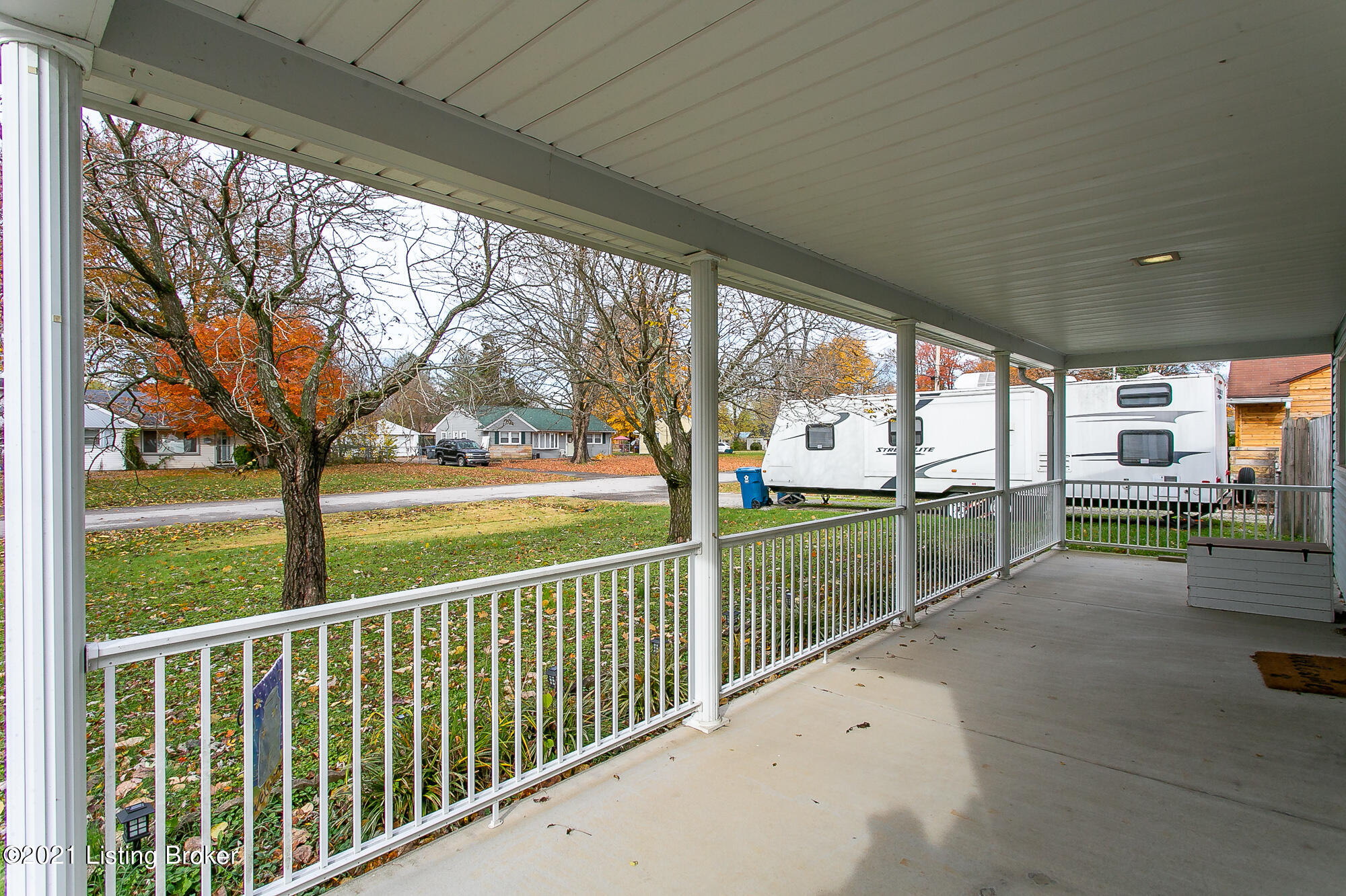 9217 Cornflower Road Louisville, KY 40272 - Photo 3 of 26 9217 Cornflower Rd-5