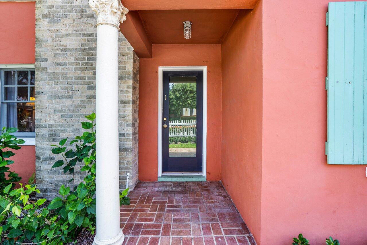 102 Southeast 7th Avenue, Unit VILLA 1 Delray Beach, FL 33483 - Photo 5 of 27 a front view of a house with a yard