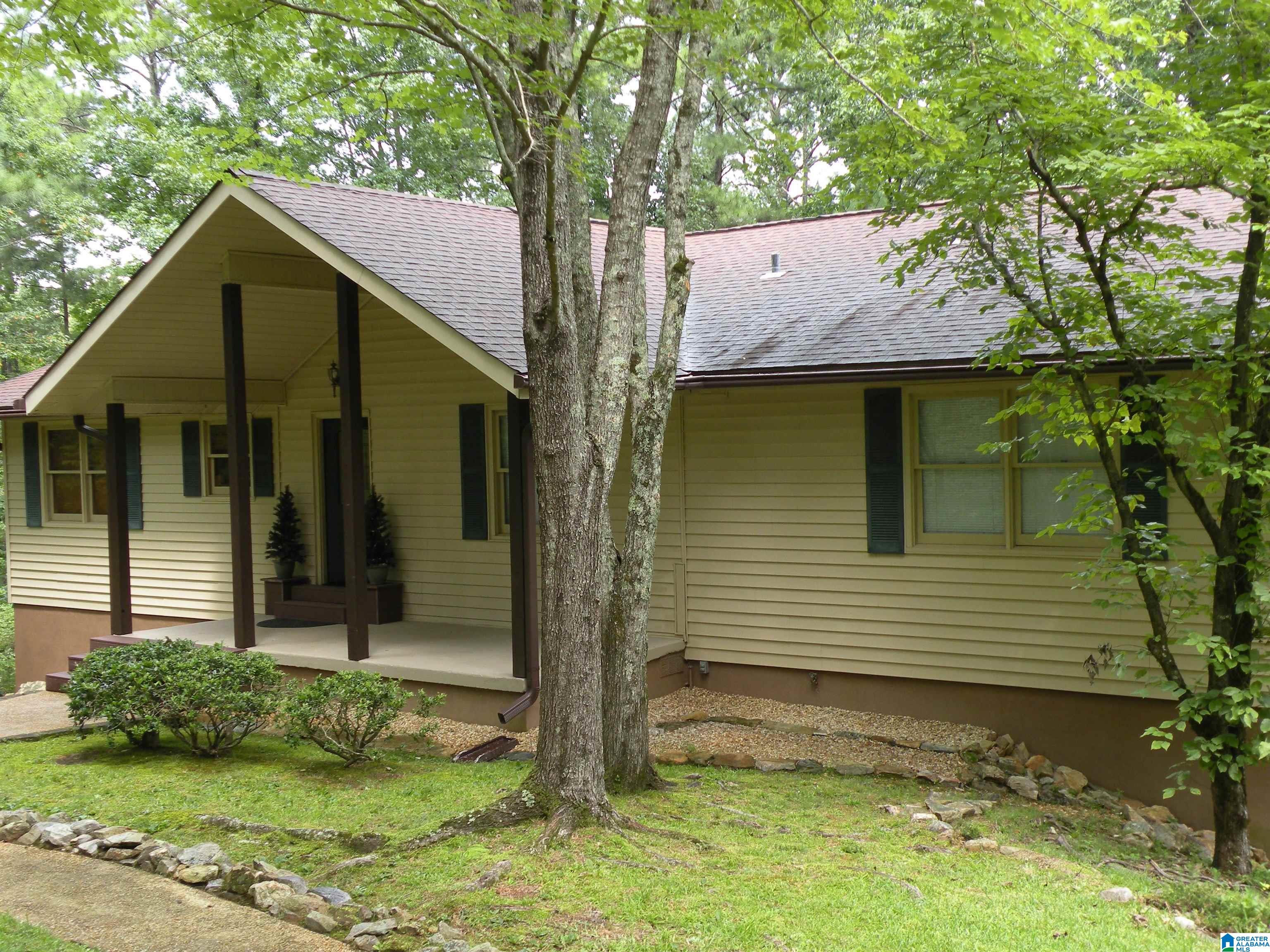 1404 Stonehill Road Sylacauga, AL 35150 - Photo 3 of 36