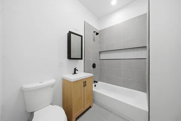 $2,300 | 2345 West 23rd Place, Unit 3, Chicago, IL 60608