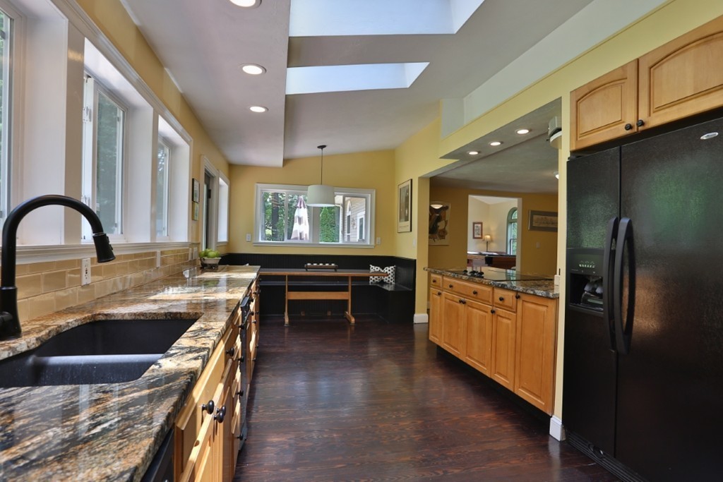 41 Abbott Road North Reading, MA 01864 - Photo 2 of 30 Gallery Image 2
