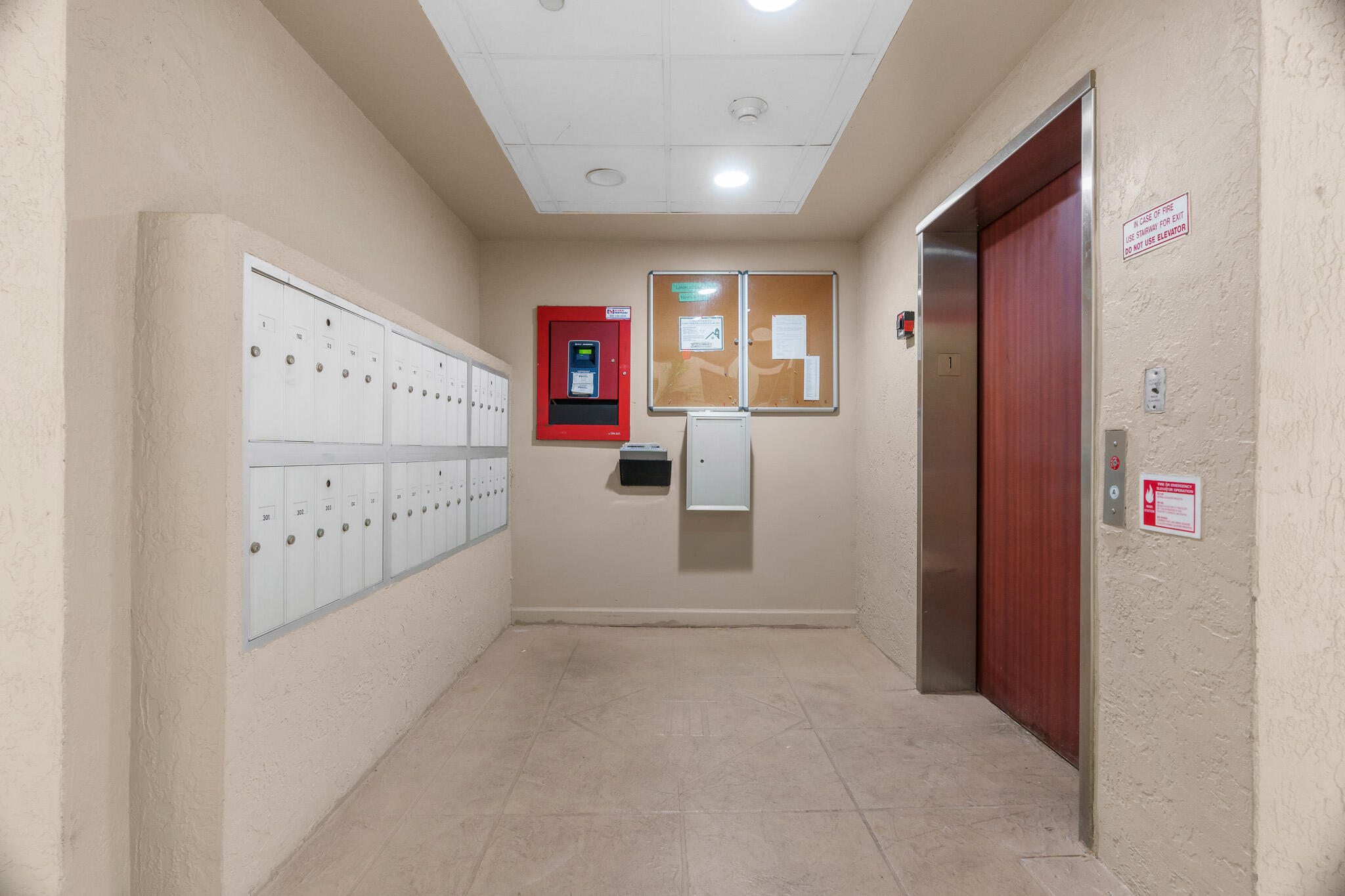 7546 La Paz Boulevard, Unit 405 Boca Raton, FL 33433 - Photo 36 of 43 a view of hallway with window and cabinet