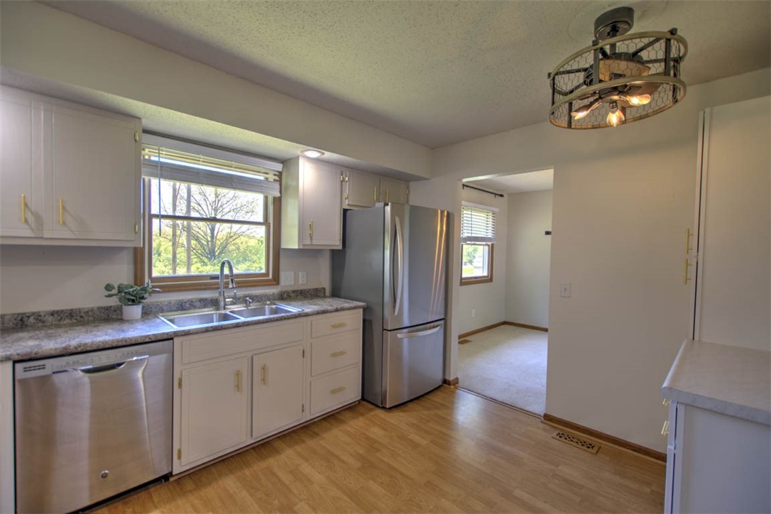 1555 Highland Place Decatur, IL 62526 - Photo 9 of 23 Gallery Image 9