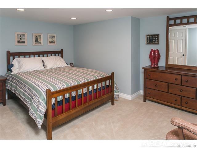 2248 South Shore Court Rochester Hills, MI 48307 - Photo 38 of 54