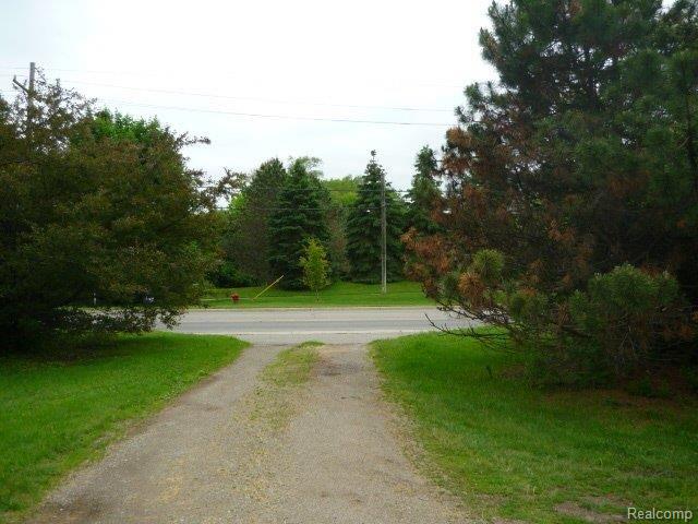 5670 North Beck Road Canton, MI 48187 - Photo 13 of 13 Driveway