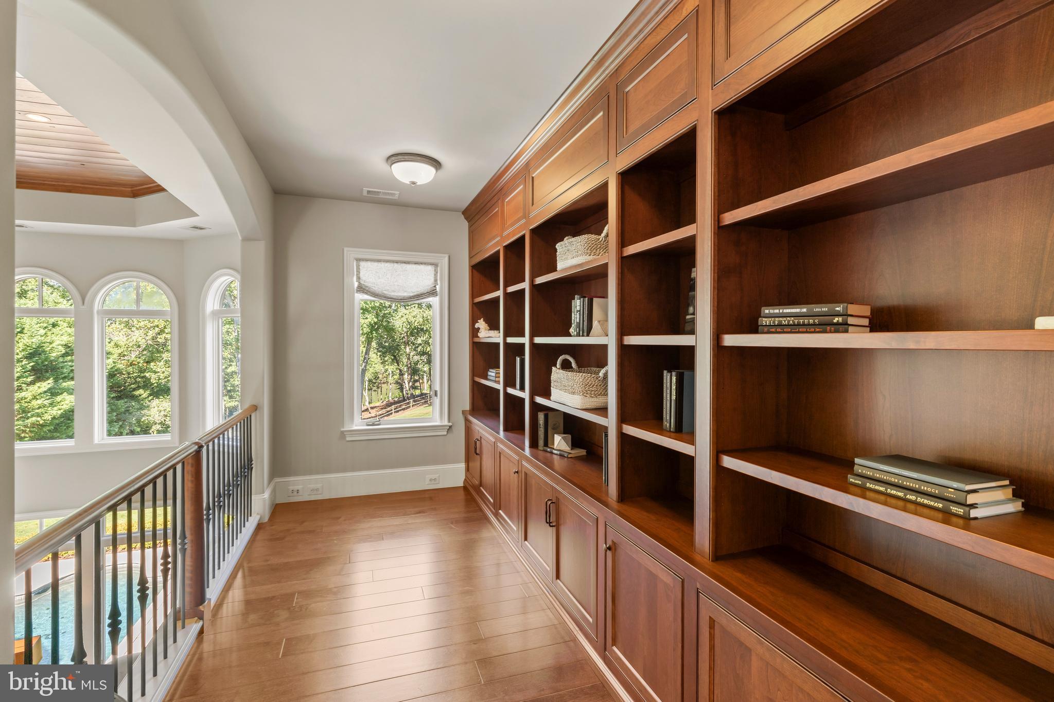 840 Childs Point Road Annapolis, MD 21401 - Photo 25 of 50 Library nook