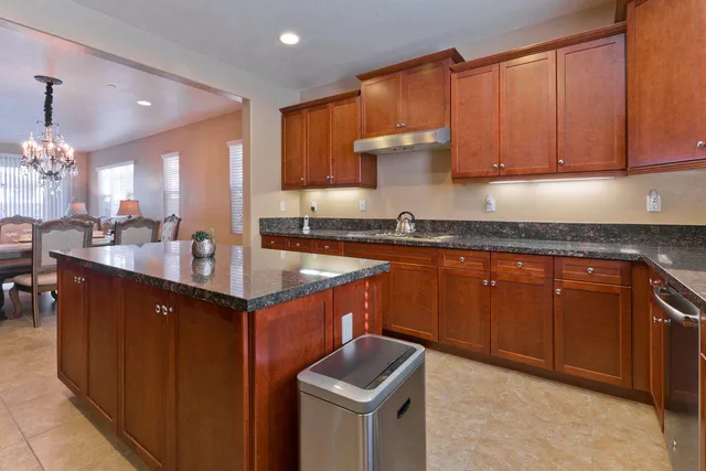 $3,300 | 462 Via De La Paz, Palm Desert, CA 92211