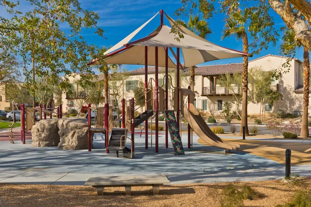 $3,300 | 462 Via De La Paz, Palm Desert, CA 92211