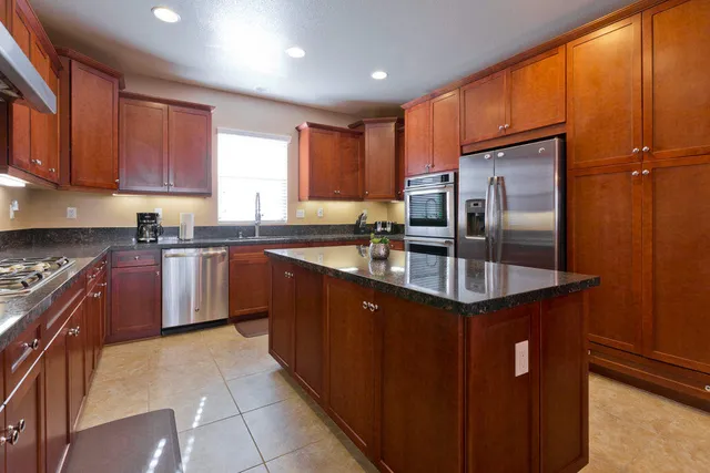 $3,300 | 462 Via De La Paz, Palm Desert, CA 92211